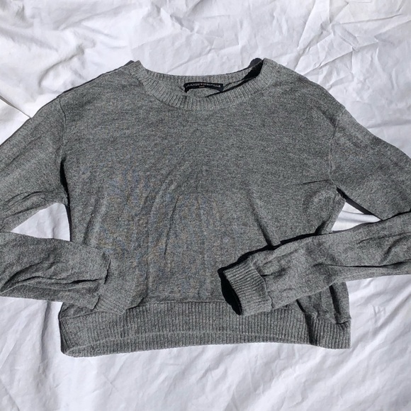 Brandy Melville Cropped Sweater - Picture 2 of 3